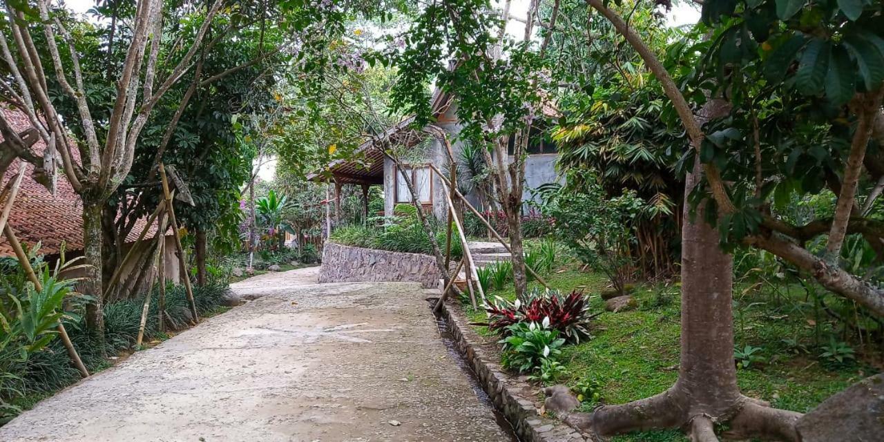 Sapulidi Cafe, Gallery & Resort Лембанг Экстерьер фото